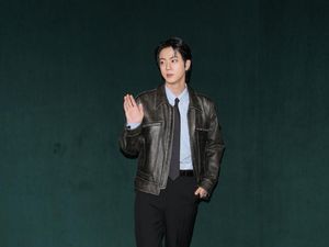 Kelanjutan Insiden Fans Nekat Cium Jin BTS Kelanjutan Insiden Fans Nekat Cium Jin BTS