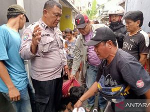Jatuh dari Plafon Saat Ngumpet, Maling Motor di Jaktim Lalu Dijepit di Pintu