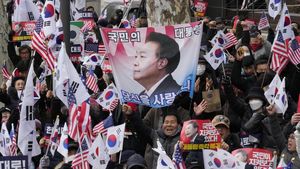 Pendukung Presiden Korsel Yoon Suk Yeol Menanti Putusan Akhir Pemakzulan