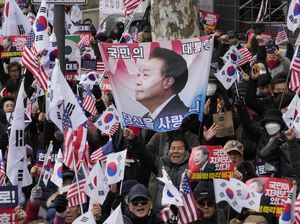 Pendukung Presiden Korsel Yoon Suk Yeol Menanti Putusan Akhir Pemakzulan