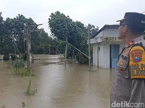 18 Perahu Tambangan Tutup Imbas Sungai Berantas Meluap, Legundi Macet Horor 18 Perahu Tambangan Tutup Imbas Sungai Berantas Meluap, Legundi Macet Horor