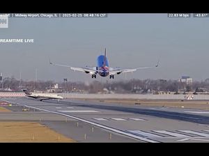 Mengerikan, Pesawat di AS Hampir Bertabrakan dengan Jet Kecil Saat Mendarat