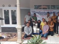 Gembira Petani Kopi Cimanggung Sumedang Dapat Bantuan Mesin Grinder