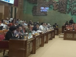Bahas Anggaran, Rapat Perdana Komisi X dan Mendikti Brian Digelar Tertutup