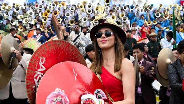 Ribuan Musisi Semarakkan Pembukaan Karnaval Bolivia
