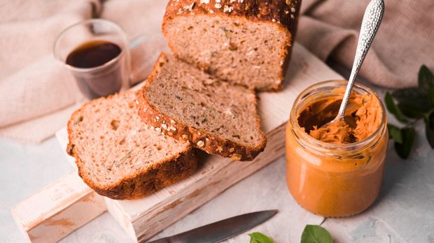 Roti Gandum dan Selai Kacang/Foto: freepik.com/freepik