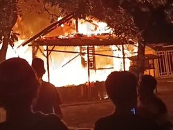 Rumah Lansia di Lombok Timur Ludes Terbakar Saat Hangatkan Badan