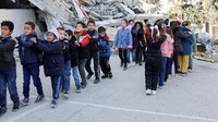Semangat Anak Gaza Antre Masuk Sekolah