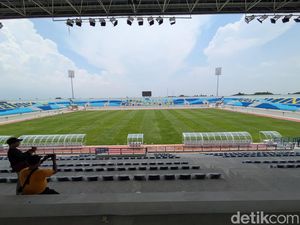 Komisi C DPRD Lamongan Sidak Pembangunan Stadion Surajaya Komisi C DPRD Lamongan Sidak Pembangunan Stadion Surajaya
