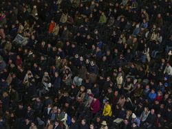 Umat Katolik Vantikan Doakan Kesembuhan untuk Paus Fransiskus