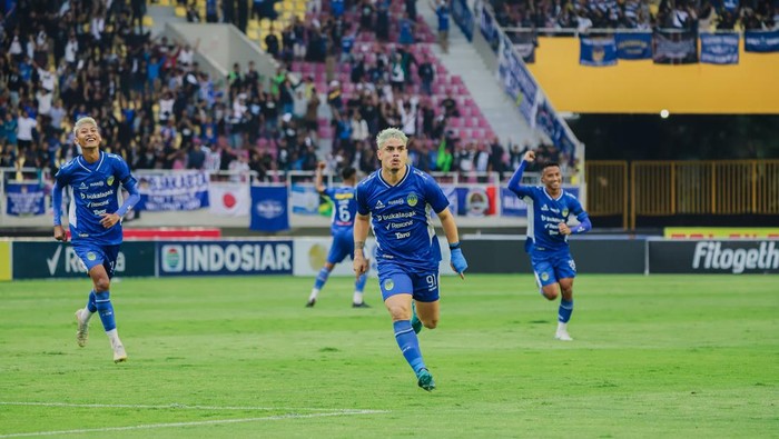 Aksi striker PSIM Jogja, Rafinha, di partai tamat Liga 2 2024/2025 kontra Bhayangkara FC di Stadion Manahan, Solo, Rabu (26/2/2025). Peningkatan Harga Tiket