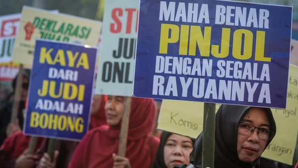 Emak-emak di Tangerang Gelar Aksi Tolak Judol dan Pinjol