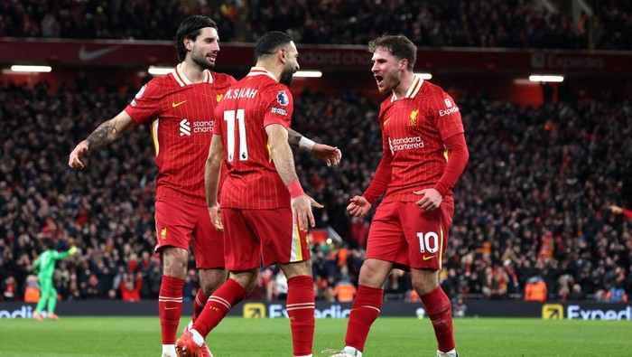 LIVERPOOL, ENGLAND - FEBRUARY 26: (SUN OUT, SUN ON SUNDAY OUT) Alexis Mac Allister of Liverpool celebrates scoring his teams second goal with teammates Dominik Szoboszlai and Mohamed Salah during the Premier League match between Liverpool FC and Newcastle United FC at Anfield on February 26, 2025 in Liverpool, England. (Photo by Liverpool FC/Liverpool FC via Getty Images)