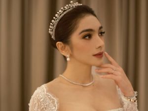 7 Foto Angel Karamoy Tampil Bak Pengantin Bergaun Putih, Cantik Maksimal! 7 Foto Angel Karamoy Tampil Bak Pengantin Bergaun Putih, Cantik Maksimal!