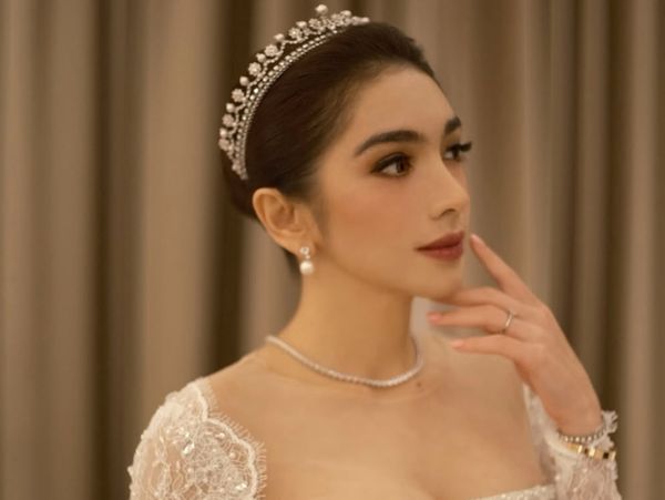 7 Foto Angel Karamoy Tampil Bak Pengantin Bergaun Putih, Cantik Maksimal!