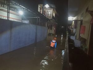 Banjir Bandang Terjang Toraja, Lalu Lintas di Makale Sempat Lumpuh Banjir Bandang Terjang Toraja, Lalu Lintas di Makale Sempat Lumpuh
