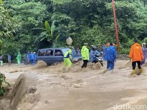 5 Daerah di Sumbar Kebanjiran 5 Daerah di Sumbar Kebanjiran