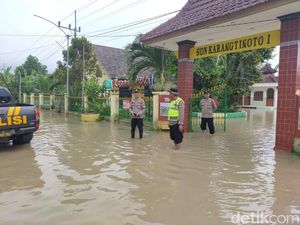 6 Desa di Rengel Tuban Terendam Banjir Luapan Bengawan Solo 6 Desa di Rengel Tuban Terendam Banjir Luapan Bengawan Solo