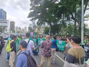 Ojol Demo di Patung Kuda Tolak Sistem Aceng, Slot, dan Promo Merugikan