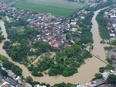 Foto Udara Banjir Luapan Sungai Terjang Desa di Sidoarjo