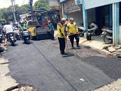 PUPR Depok Baru Bisa Tambal Jalan Rusak Stasiun Citayam karena Efisiensi