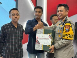 Kapolres Bangkalan Baksos Polri Presisi Bareng Mahasiswa Jelang Ramadan