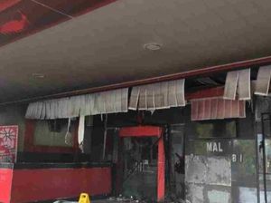 Kebakaran di Kantor Bupati Minahasa Utara, Lobi Gedung Hangus Kebakaran di Kantor Bupati Minahasa Utara, Lobi Gedung Hangus