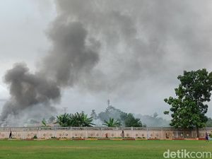 Tangki Kilang di Cilacap Terbakar, Pertamina Pastikan BBM Aman Tangki Kilang di Cilacap Terbakar, Pertamina Pastikan BBM Aman