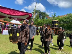 Cara Unik Warga Pekandangan Banjarnegara Bayar PBB Pakai Celengan Bambu