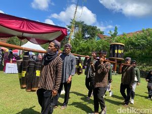 Cara Unik Warga Pekandangan Banjarnegara Bayar PBB Pakai Celengan Bambu Cara Unik Warga Pekandangan Banjarnegara Bayar PBB Pakai Celengan Bambu