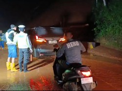 Jalur Pacitan-Ponorogo Terbuka Usai Alat Berat Dikerahkan Bersihkan Longsor