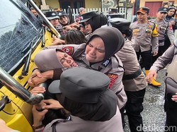 Eksekusi 2 Rumah di Maros Diprotes Warga, Truk Angkut Alat Berat Diadang