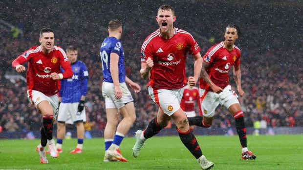  Matthijs de Ligt of Manchester United celebrates after scoring their team's second goal during the Premier League match between Manchester United FC and Ipswich Town FC at Old Trafford on February 26, 2025 in Manchester, England. (Photo by James Gill - Danehouse/Getty Images)