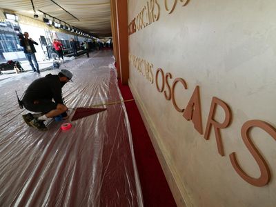 Melihat Kesibukan Persiapan Oscar 2025