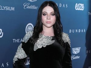 Putri Eugenie Kenang Michelle Trachtenberg: Sahabat Istimewa yang Dermawan Putri Eugenie Kenang Michelle Trachtenberg: Sahabat Istimewa yang Dermawan