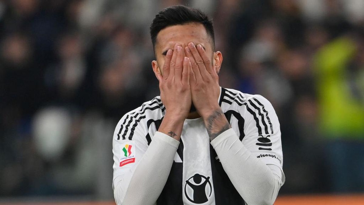 Ekspresi Nicolas Gonzalez di laga Juventus vs Empoli di Coppa Italia. Bianconeri kalah adu penalti dan tersingkir di perempatfinal. (Foto: Stefano Guidi/Getty Images)