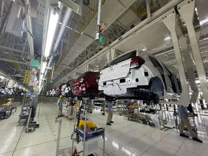 Pabrik Baru Daihatsu di Karawang Bisa Produksi 140 Ribu Mobil Setahun! Pabrik Baru Daihatsu di Karawang Bisa Produksi 140 Ribu Mobil Setahun!