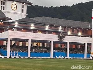 Para Kepala Daerah Tiba di Lapangan Akmil Jelang Parade Senja