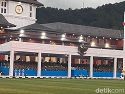 Para Kepala Daerah Tiba di Lapangan Akmil Jelang Parade Senja
