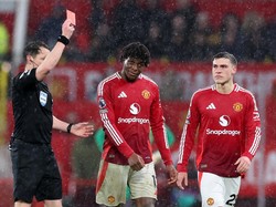 Patrick Dorgu di Laga Man Utd Vs Ipswich: Blunder, Kartu Merah