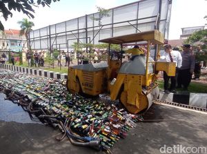 Ramadan Tanpa Gangguan, Ribuan Botol Miras Hancur Digilas