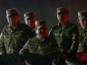 Video: Prabowo Didampingi SBY dan Jokowi saat Parade Senja Retret Kepala Daerah