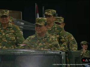 Mobil Maung Tanpa Atap, Prabowo, Jokowi dan SBY Hujan-hujanan Mobil Maung Tanpa Atap, Prabowo, Jokowi dan SBY Hujan-hujanan