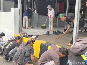 43 Preman di Cianjur Diciduk, Dihukum Bersih-bersih Masjid