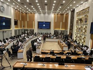 Trenggono Ungkap Perkembangan Terkini Kasus Pagar Laut Trenggono Ungkap Perkembangan Terkini Kasus Pagar Laut