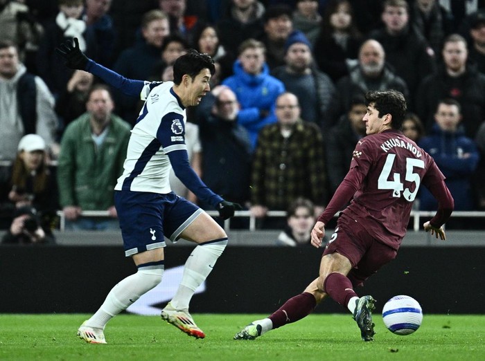 LONDON, ENGLAND - FEBRUARY 26: Son Heung-min of Tottenham Hotspur FC and Abdukodir Khusanov of Manchester City FC in action during the Premier League match between Tottenham Hotspur FC and Manchester City FC at Tottenham Hotspur Stadium on February 26, 2025 in London, England. (Photo by Sebastian Frej/MB Media/Getty Images)