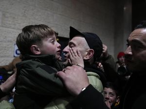 Suasana Haru Saat Puluhan Tahanan Palestina Dibebaskan Israel