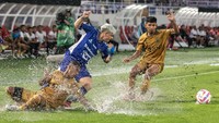 Partai puncak Liga 2 2024/2025 digelar di Stadion Manahan, Solo, Rabu (26/2) sore. Dua gol PSIM dicetak Rafinha (8) dan Roken Tampubolon (95). Adapun Bhayangkara FC memperkecil ketinggalan lewat gol Felipe Riyan (71).