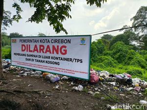 Timbulkan Bau Tak Sedap, Warga Keluhkan TPS Liar di Kalitanjung Cirebon