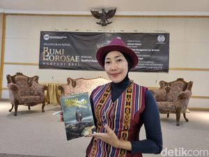 Wahyuni Refi Bedah Novel Terbarunya Bumi Lorosae Wahyuni Refi Bedah Novel Terbarunya Bumi Lorosae